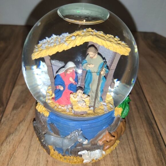Kcare Musical Water Globe Nativity Scene 5½'in Tall - Picture 1 of 7
